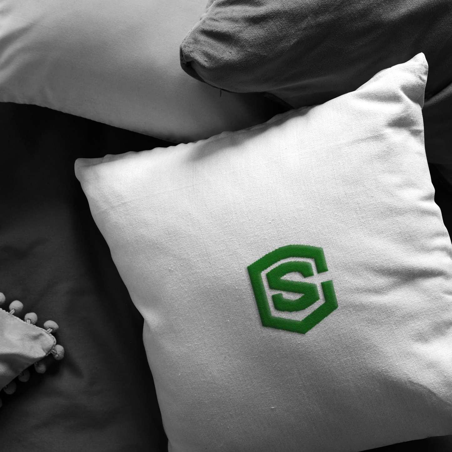 WHITE PILLOW GREEN LOGO