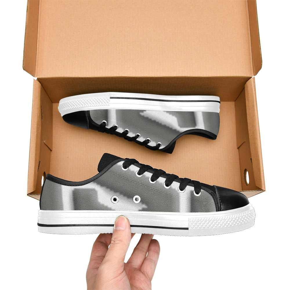 Silver logo Men's Classic Canvas Shoes (Model 018)