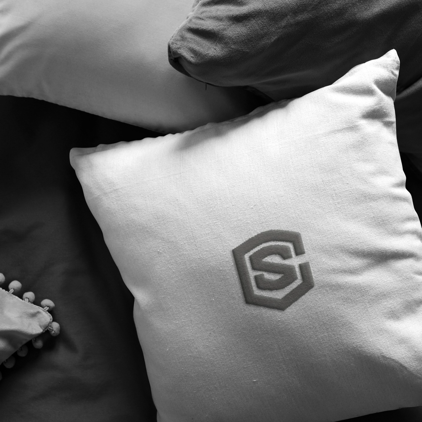 WHITE PILLOW GRAY LOGO