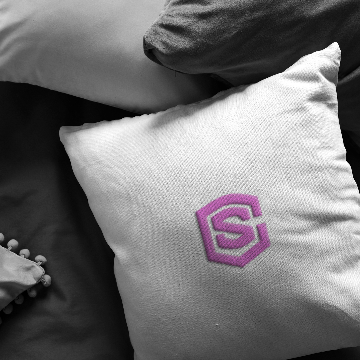 WHITE PILLOW PINK LOGO