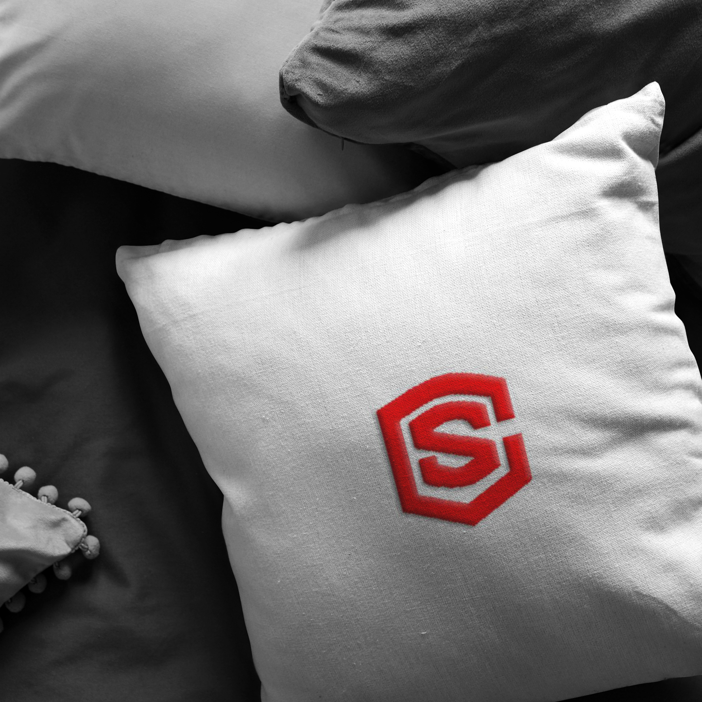 WHITE PILLOW RED LOGO